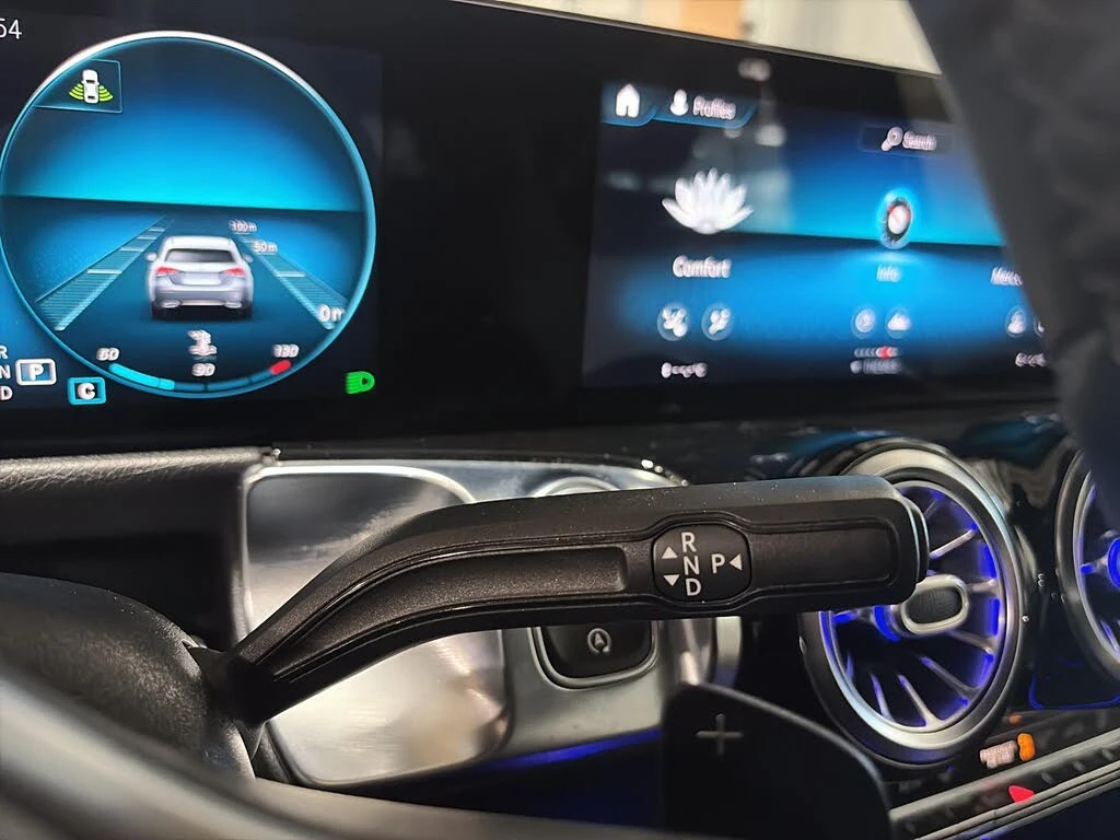 Mercedes-Benz GLB 250 4MATIC* DISTRONIC* 360CAMERA* DUAL-SUNROOF*  - изображение 10