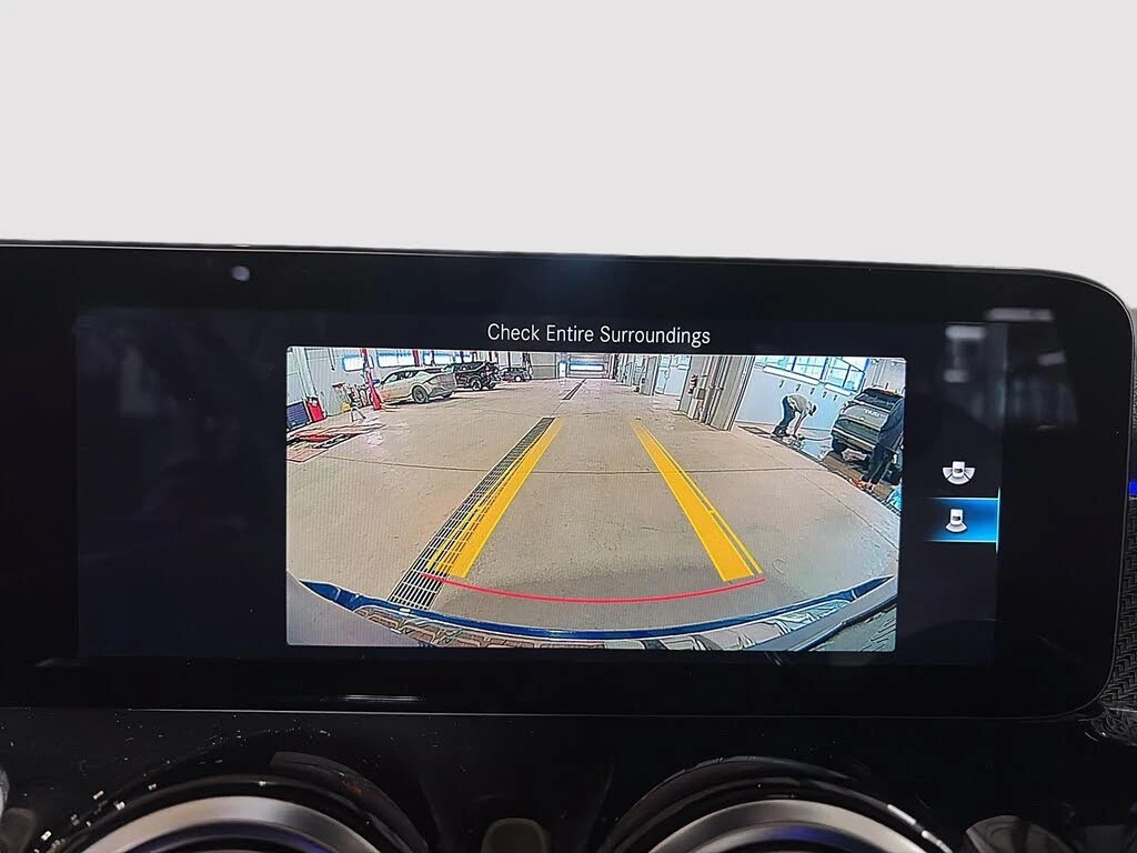 Mercedes-Benz GLB 250 4MATIC* DISTRONIC* 360CAMERA* DUAL-SUNROOF*  - изображение 9