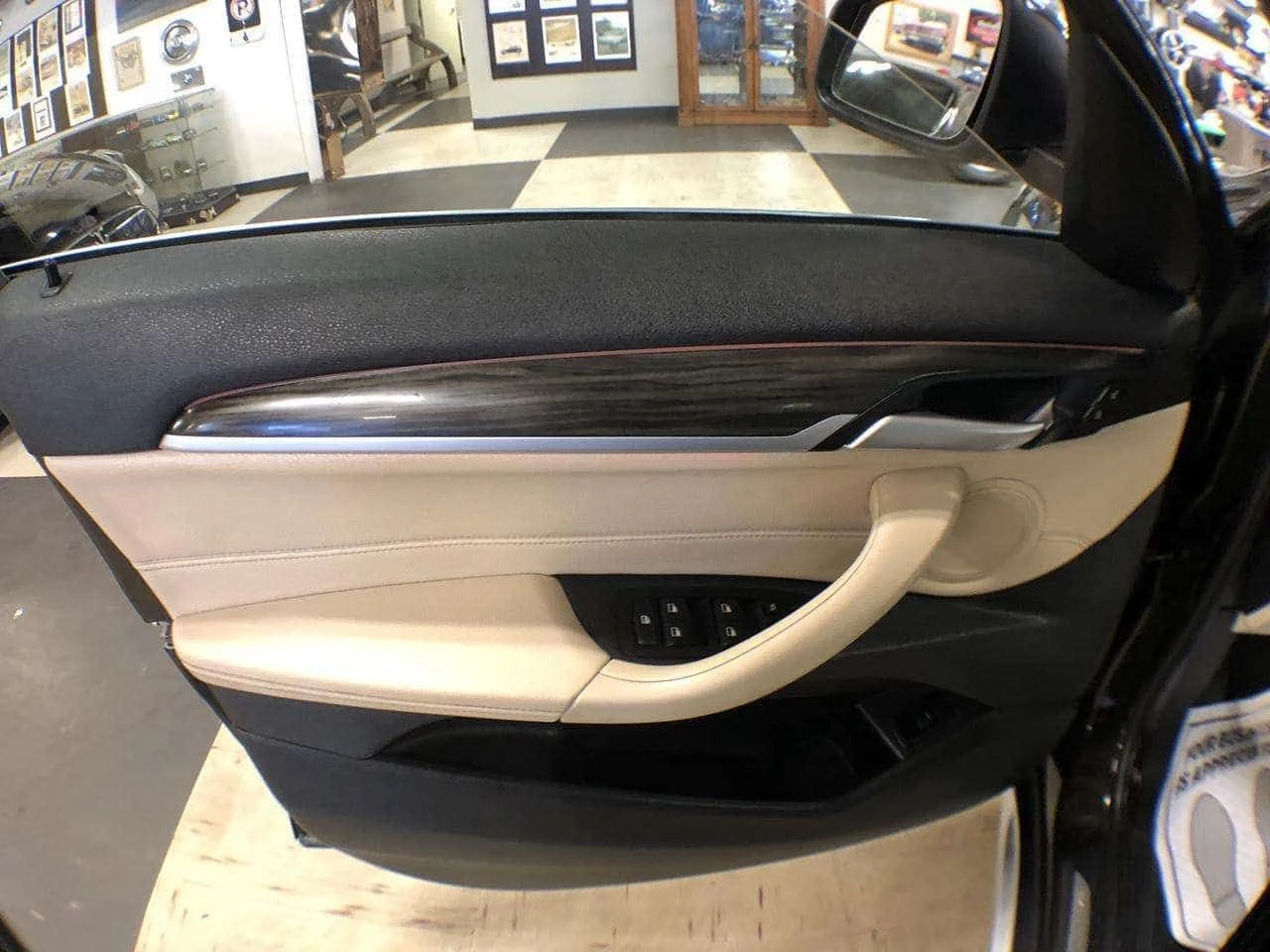 BMW X1 xDrive28i * PREMIUM PKG LEATHER PAN/ROOF NAVI , снимка 14 - Автомобили и джипове - 54454365