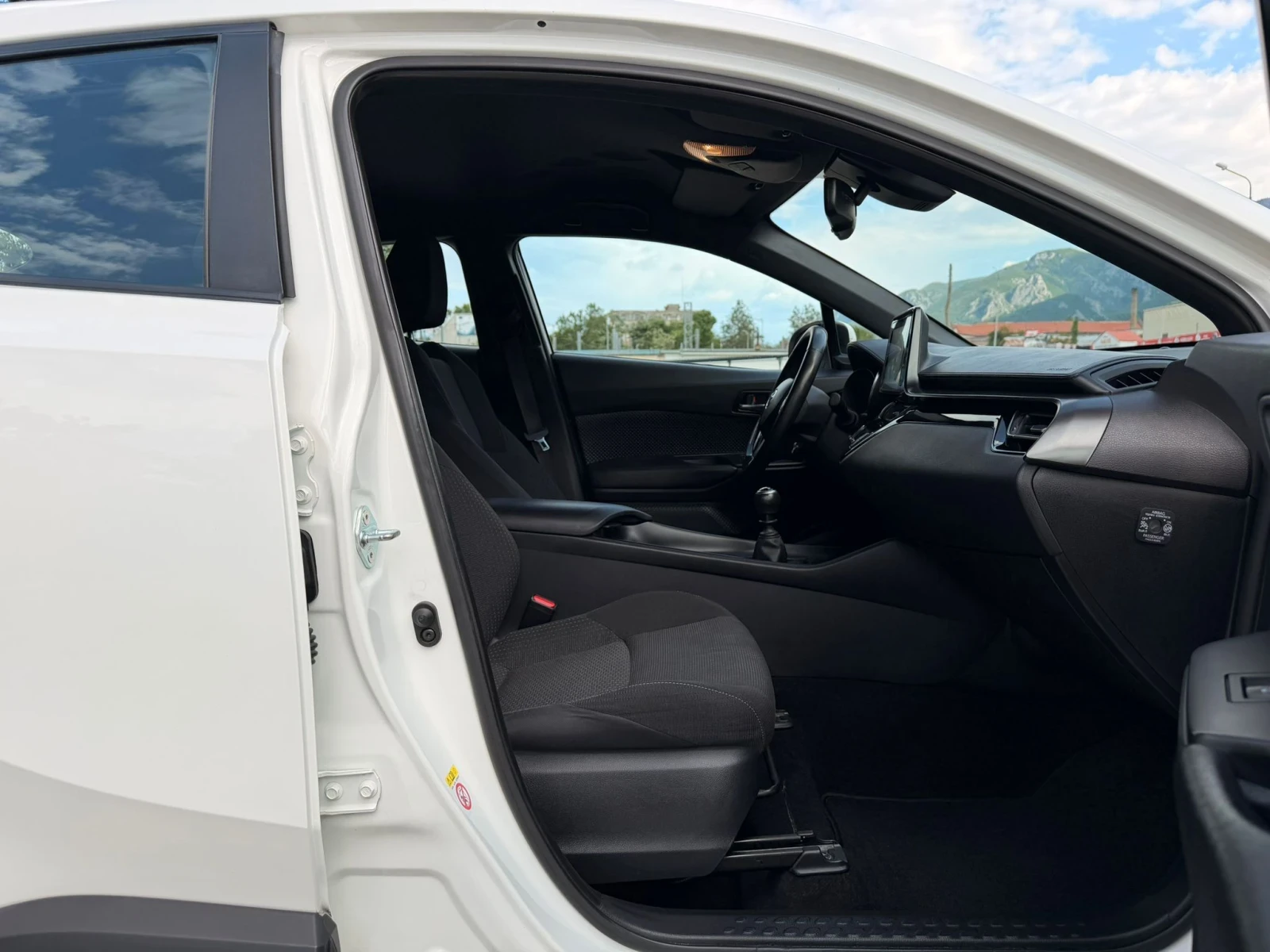 Toyota C-HR 1.2I/ДИСТРОНИК/KEYLESS/ИТАЛИЯ, снимка 11 - Автомобили и джипове - 54633026
