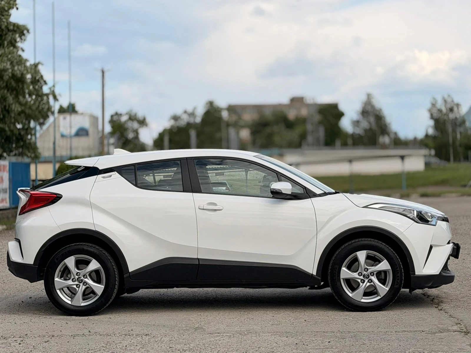 Toyota C-HR 1.2I/ДИСТРОНИК/KEYLESS/ИТАЛИЯ, снимка 6 - Автомобили и джипове - 54633026