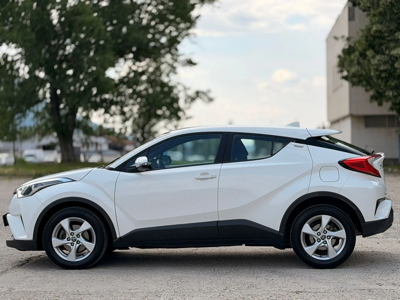Toyota C-HR 1.2I/ДИСТРОНИК/KEYLESS/ИТАЛИЯ, снимка 2 - Автомобили и джипове - 54633026