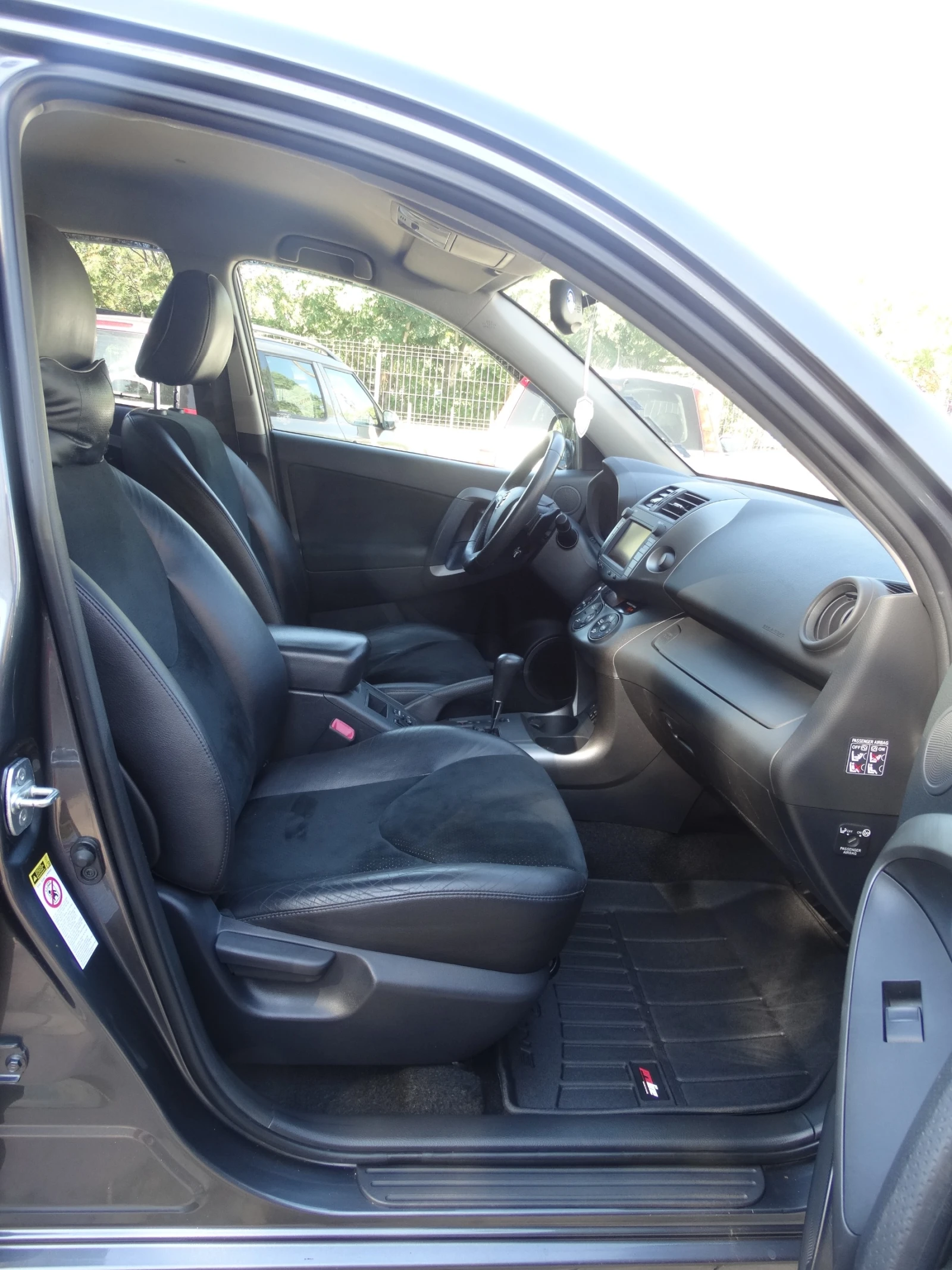 Toyota Rav4 2.2 D4D 4X4 АВТОМАТИК, снимка 14 - Автомобили и джипове - 54944973