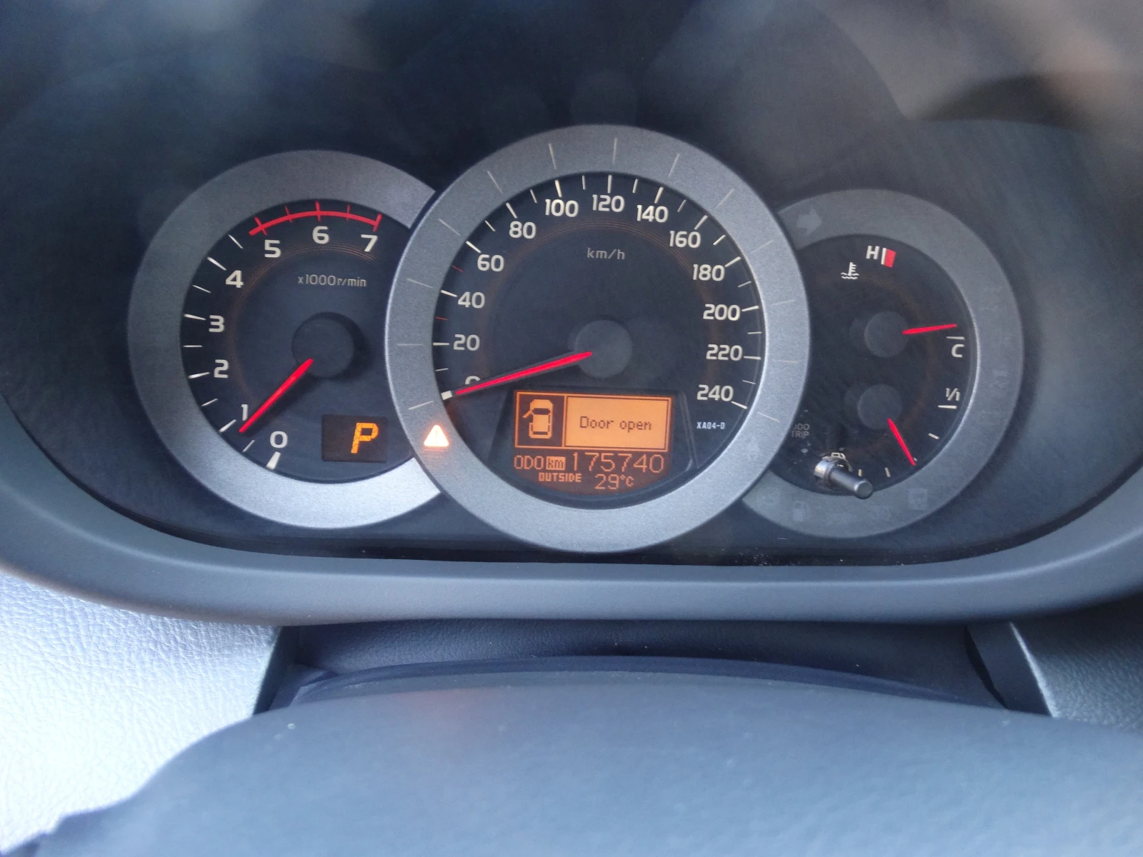 Toyota Rav4 2.2 D4D 4X4 АВТОМАТИК, снимка 11 - Автомобили и джипове - 54944973
