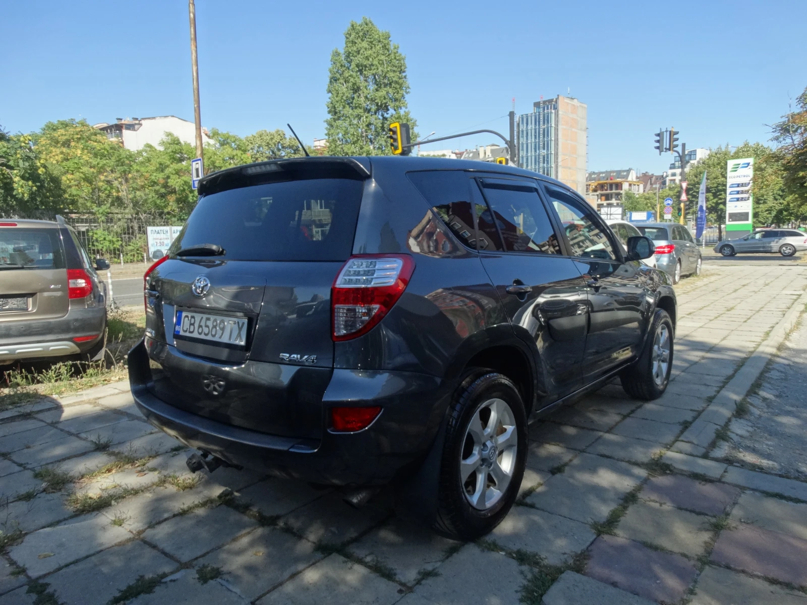Toyota Rav4 2.2 D4D 4X4 АВТОМАТИК, снимка 4 - Автомобили и джипове - 54944973