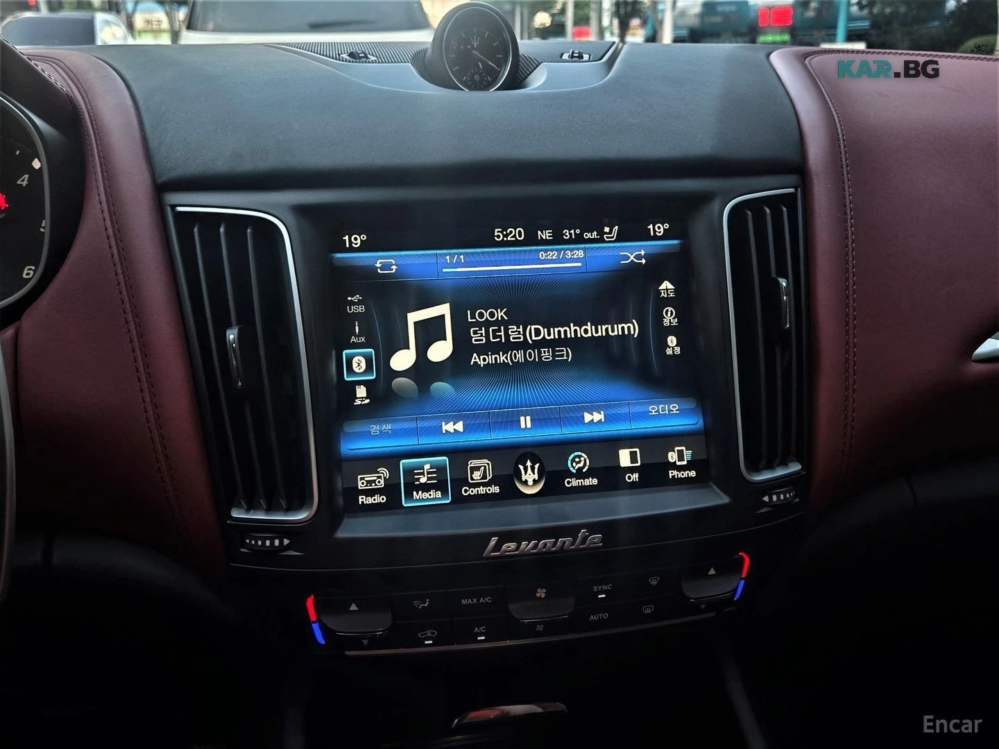 Maserati Levante 3.0 DIESEL* LUXURY* PANO* ОБДУХВ* ПОДГРЕВ* НАВИ* К, снимка 12 - Автомобили и джипове - 55931824