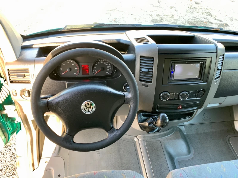 VW Crafter ЩОРА* КЛИМАТИК* НАВИГАЦИЯ* СЕРВИЗНИ ДОКУМЕНТИ, снимка 13 - Бусове и автобуси - 52971734