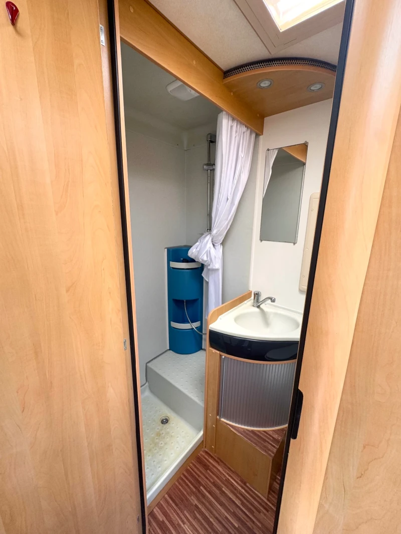 Кемпер Euramobil Форд, снимка 10 - Каравани и кемпери - 51419159