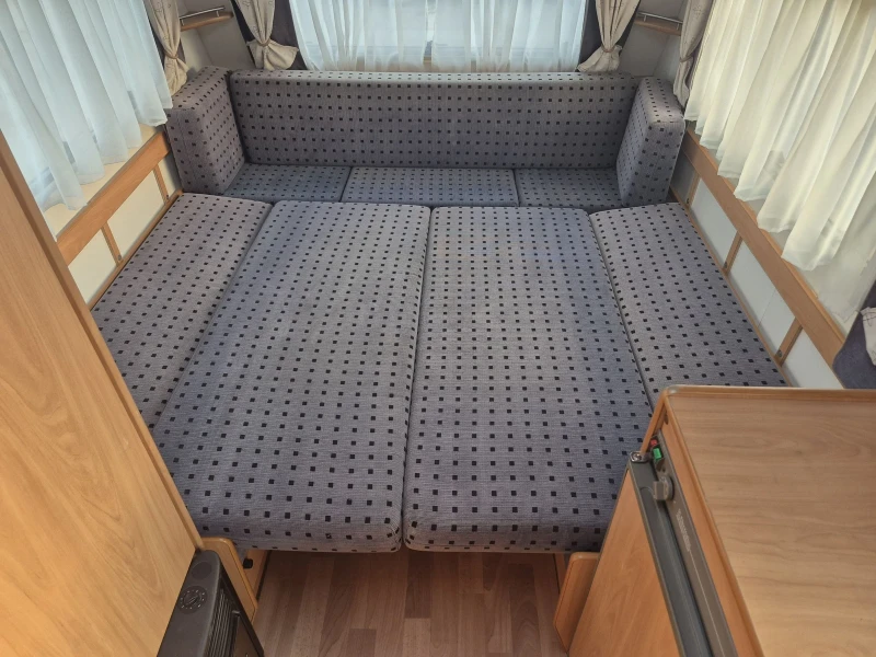 Каравана Burstner 395 EKT МУВЪР , снимка 5 - Каравани и кемпери - 51441433