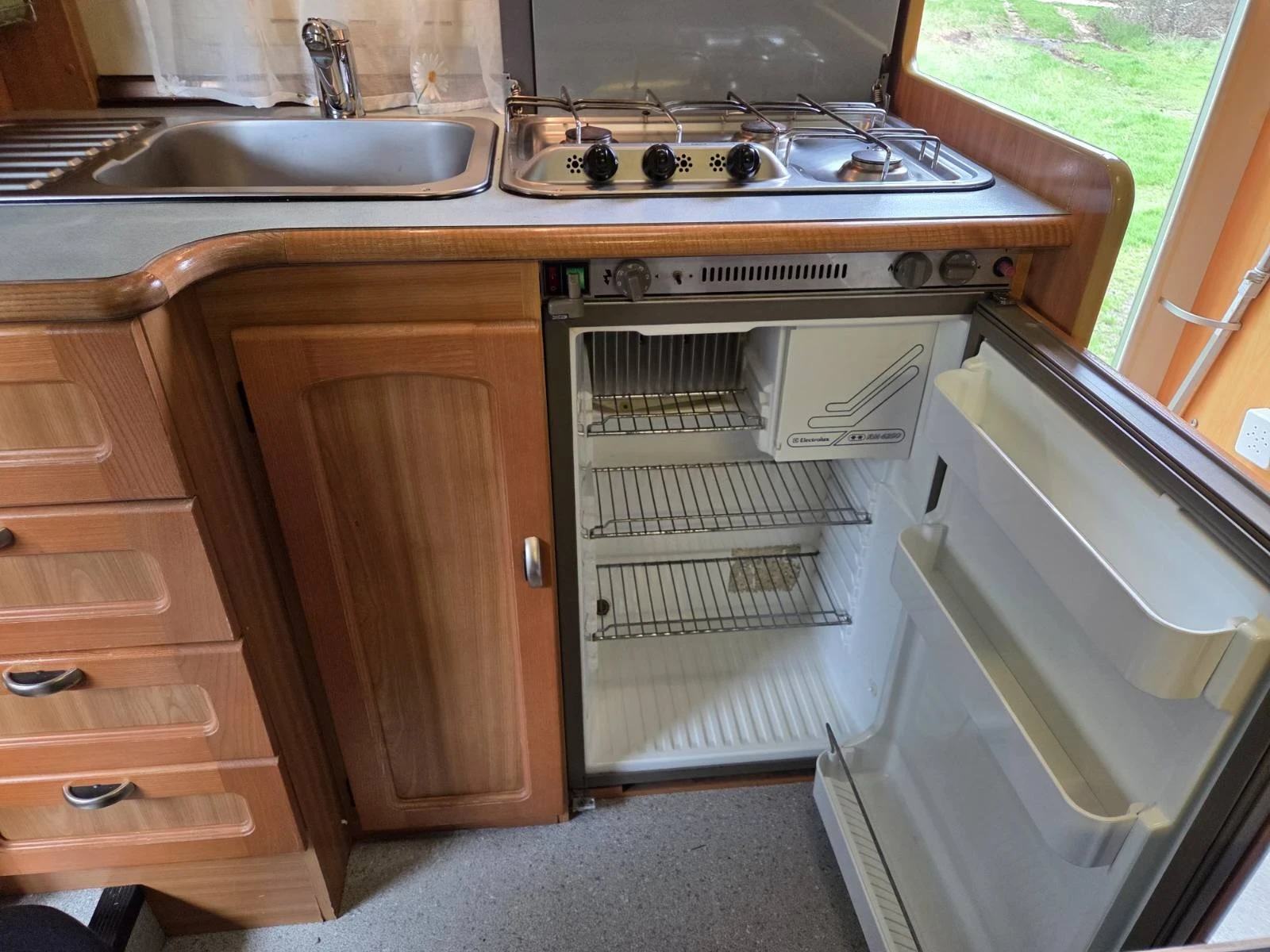 Кемпер Burstner Fiat Ducato 2.5 TD, снимка 10 - Каравани и кемпери - 54128992