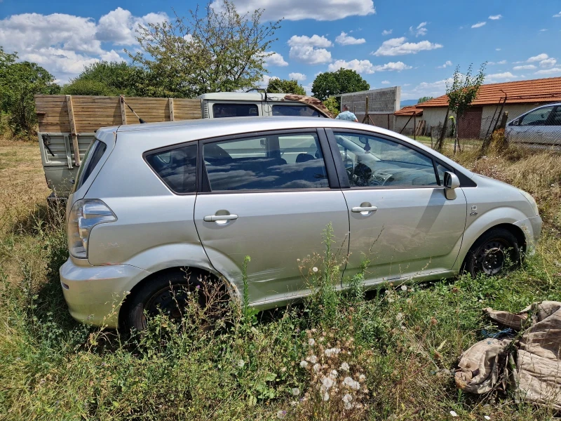 Toyota Corolla verso 2.0 D-4D, снимка 4 - Автомобили и джипове - 48517325