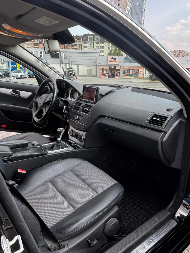 Mercedes-Benz C 200 Avangarde, снимка 8 - Автомобили и джипове - 52540579