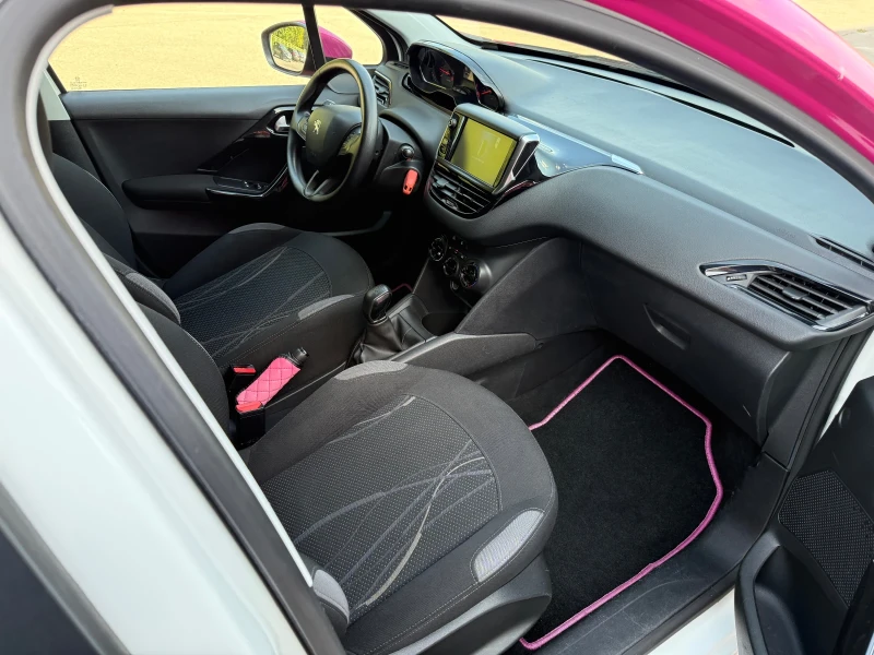 Peugeot 208 Автопилот* климатроник* ИДЕАЛНИЯ АВТОМОБИЛ ЗА ЖЕНА, снимка 13 - Автомобили и джипове - 51299899
