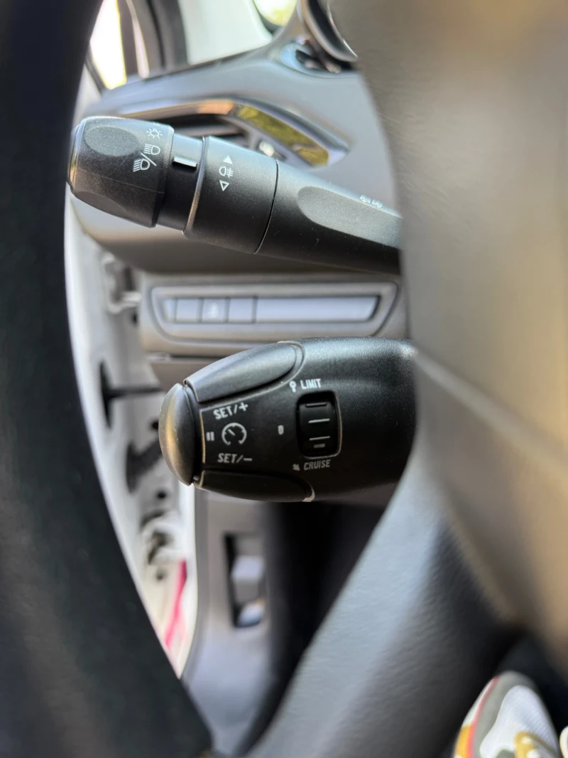 Peugeot 208 Автопилот* климатроник* ИДЕАЛНИЯ АВТОМОБИЛ ЗА ЖЕНА, снимка 15 - Автомобили и джипове - 51299899
