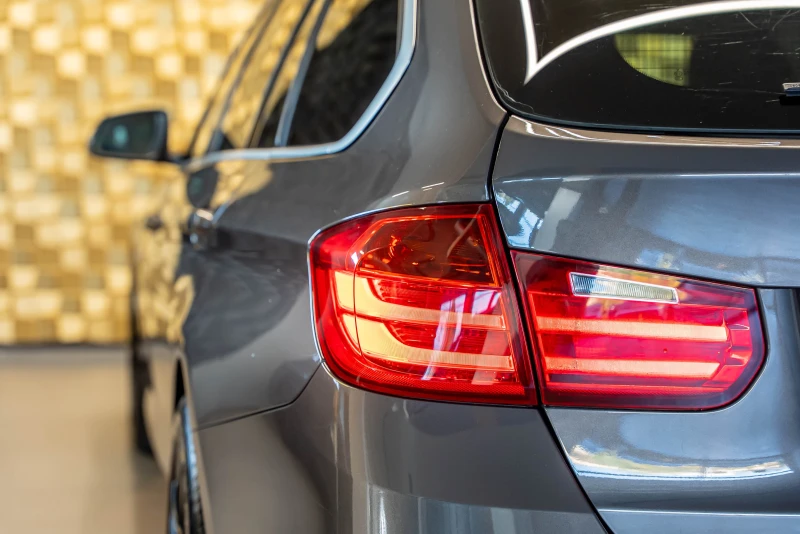BMW 320 d xDrive, снимка 6 - Автомобили и джипове - 52414452