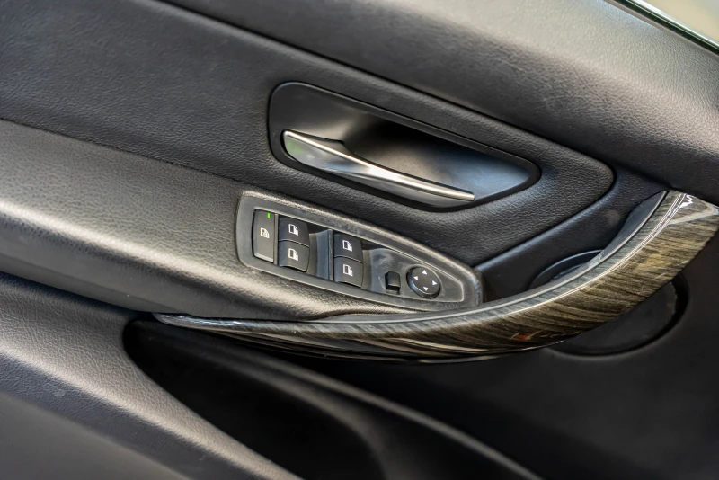 BMW 320 d xDrive, снимка 10 - Автомобили и джипове - 52414452