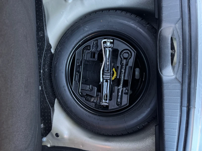 Peugeot 208 1.2 Allure Start/Stop, снимка 12 - Автомобили и джипове - 52828574