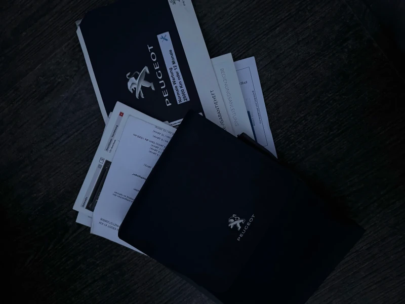 Peugeot 208 1.2 Allure Start/Stop, снимка 14 - Автомобили и джипове - 52828574