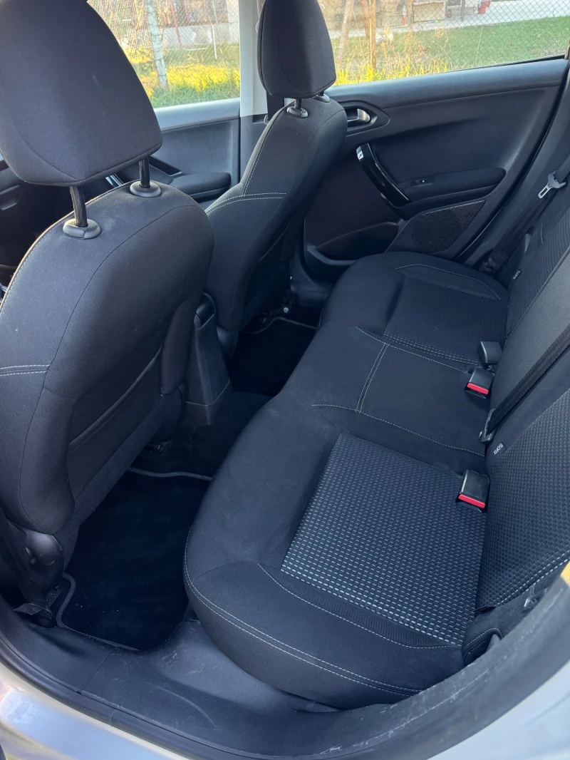 Peugeot 208 1.2 Allure Start/Stop, снимка 7 - Автомобили и джипове - 52828574
