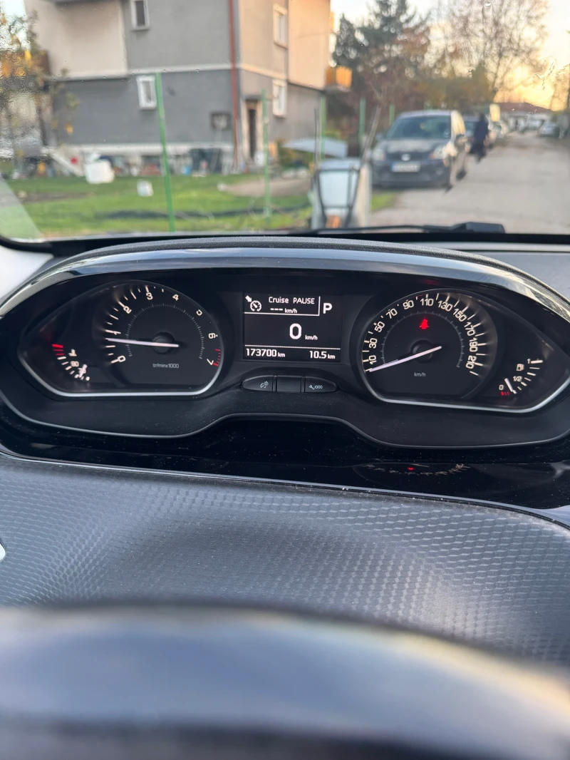 Peugeot 208 1.2 Allure Start/Stop, снимка 10 - Автомобили и джипове - 52828574