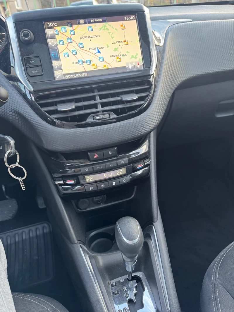 Peugeot 208 1.2 Allure Start/Stop, снимка 11 - Автомобили и джипове - 52828574