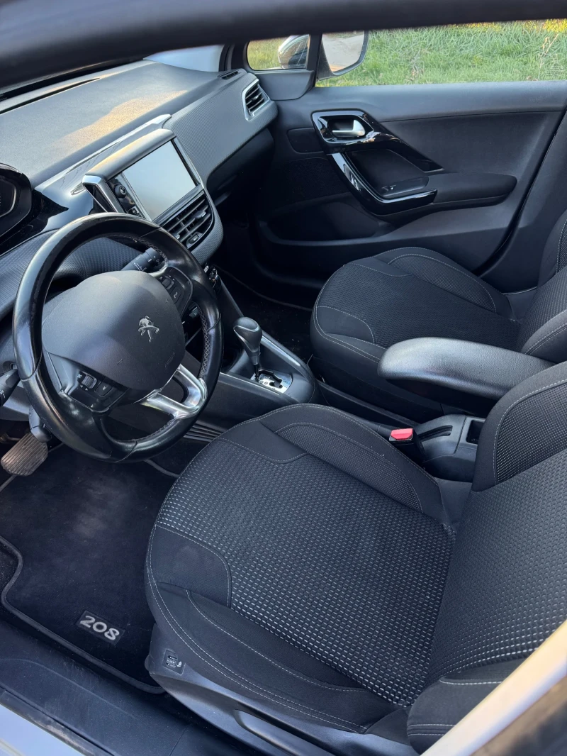 Peugeot 208 1.2 Allure Start/Stop, снимка 6 - Автомобили и джипове - 52828574