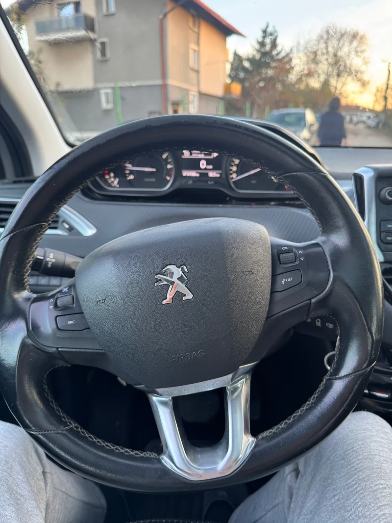 Peugeot 208 1.2 Allure Start/Stop, снимка 9 - Автомобили и джипове - 52828574