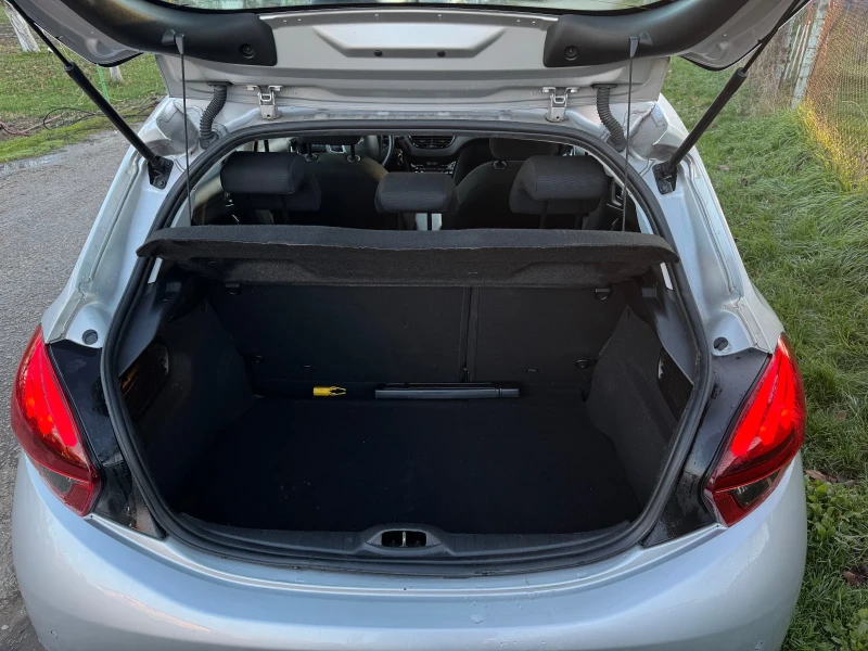 Peugeot 208 1.2 Allure Start/Stop, снимка 5 - Автомобили и джипове - 52828574