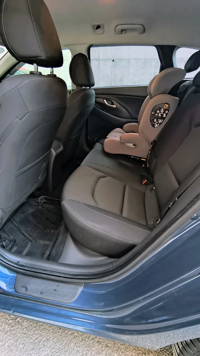 Hyundai I30 1.6 CRDI 110hp EURO 6B, снимка 13 - Автомобили и джипове - 53141739