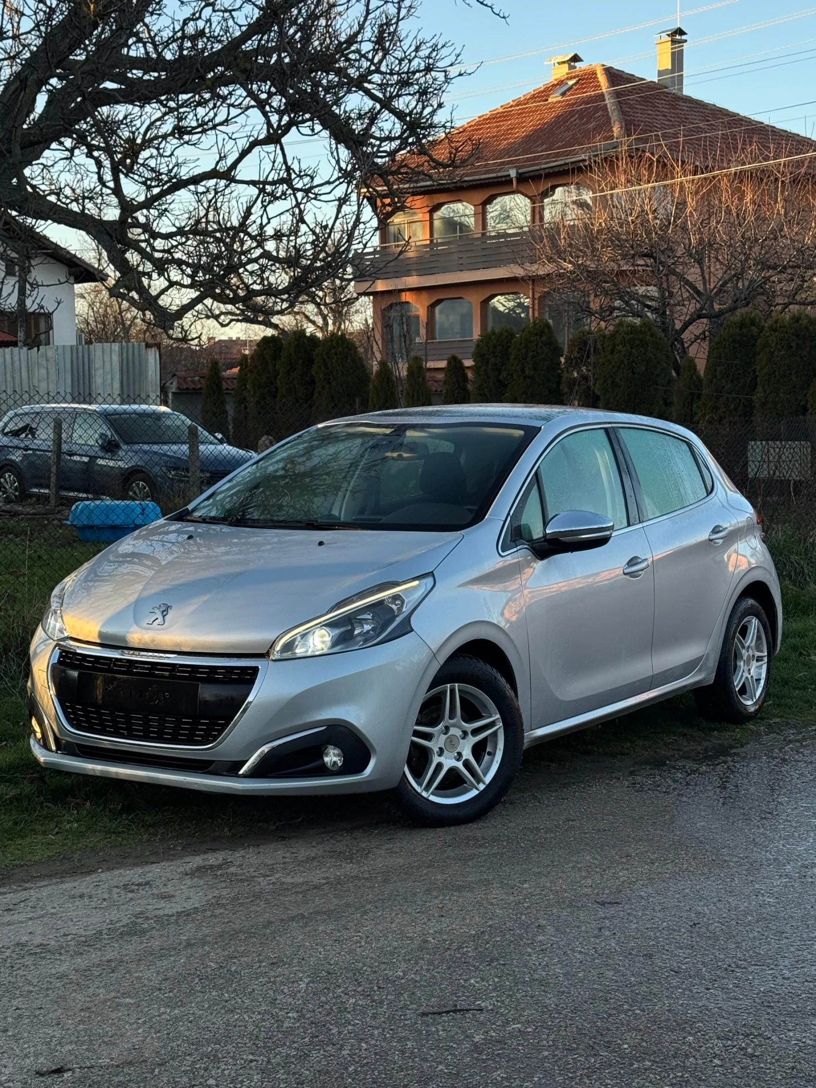 Peugeot 208 1.2 Allure Start/Stop, снимка 1