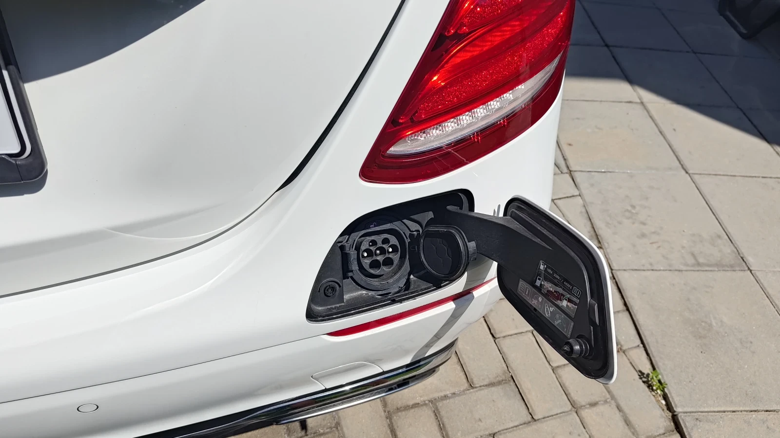 Mercedes-Benz E 350 e плъг ин, Дист+ HUD, 360, Mem, LED, WIDESCREEN - изображение 5