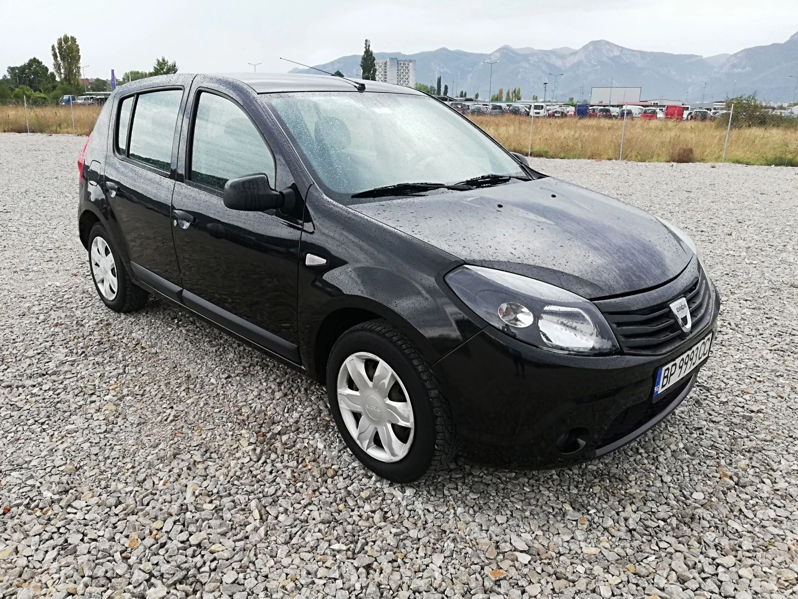 Dacia Sandero 1.4i klima gaz - изображение 8