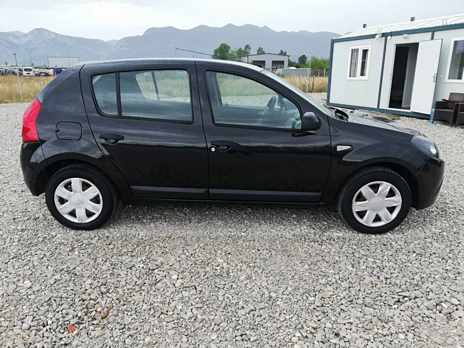 Dacia Sandero 1.4i klima gaz - изображение 7