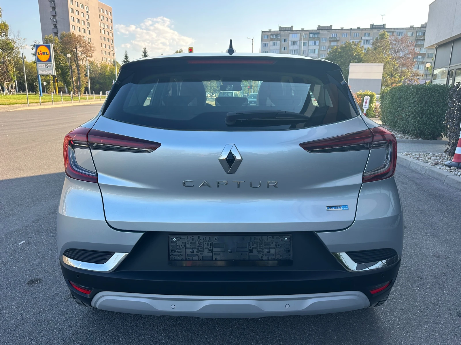 Renault Captur 1.6i* E-TECH PLUG-IN HYBRID* 18000км*  - изображение 5