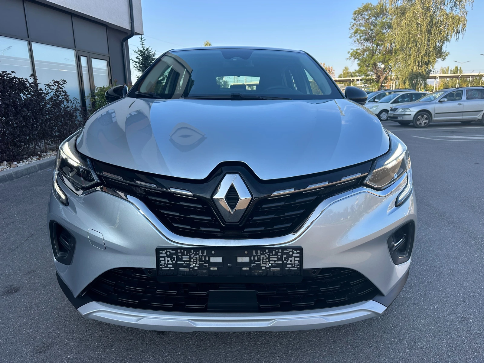 Renault Captur 1.6i* E-TECH PLUG-IN HYBRID* 18000км*  - изображение 2