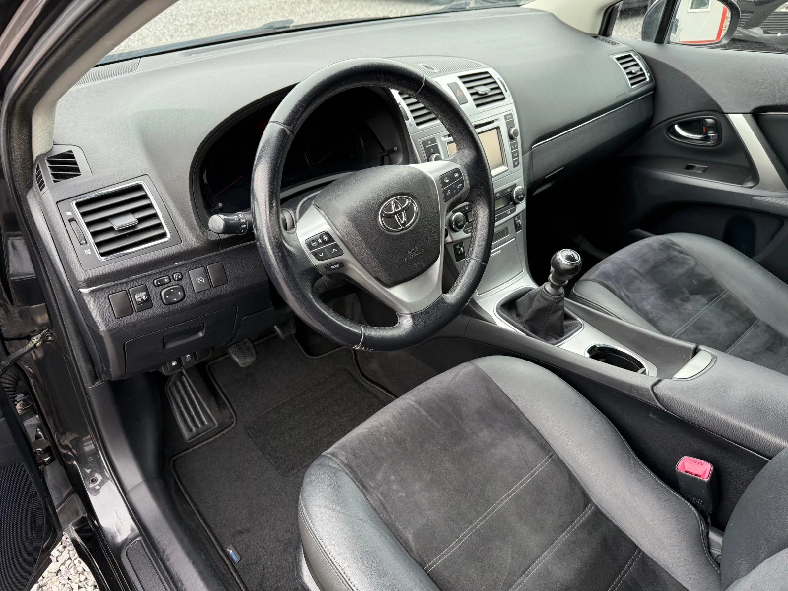 Toyota Avensis Facelift2014г. 2.0 D-4D(124 кс)Кожа/Подгрев/Камера - изображение 9