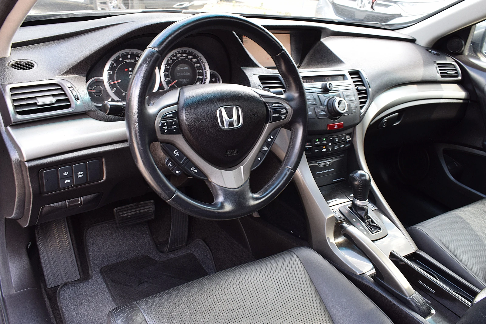 Honda Accord 2.4/Автоматик/Кожа/Ксенон/ Швейцария  - изображение 8