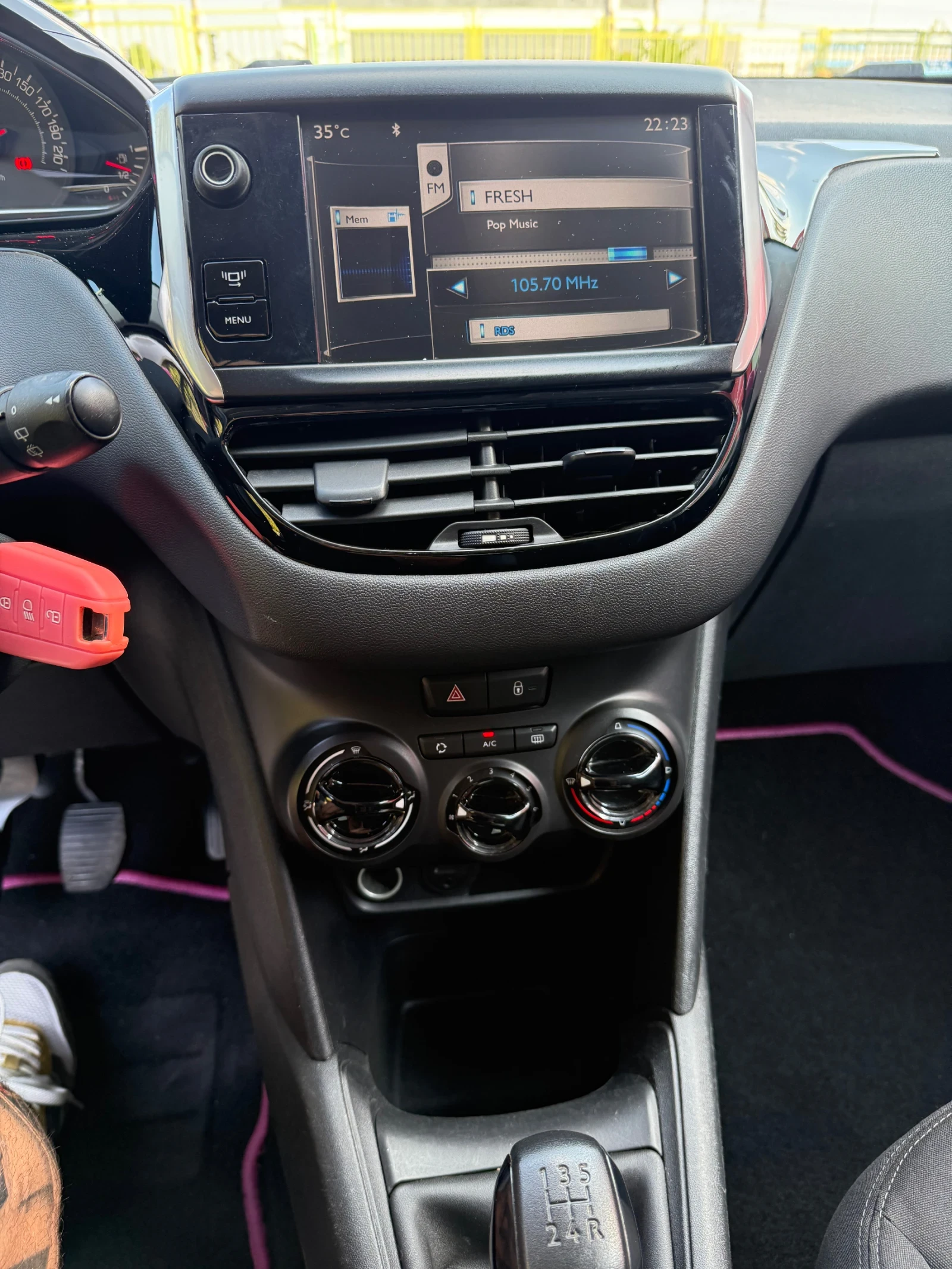Peugeot 208 Автопилот* климатроник* ИДЕАЛНИЯ АВТОМОБИЛ ЗА ЖЕНА | Mobile.bg — изображение 16