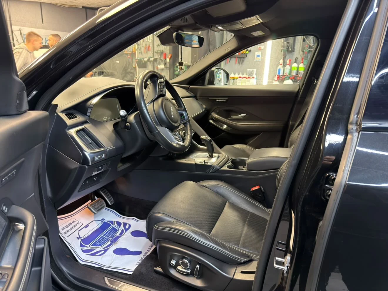 Jaguar E-pace E-pace R-Dynamic HSE 89000к.м - изображение 5