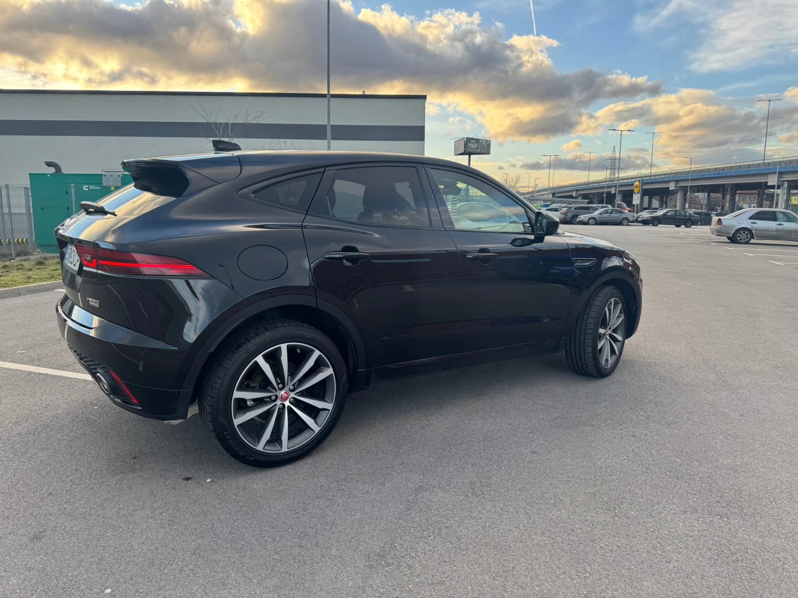 Jaguar E-pace E-pace R-Dynamic HSE 89000к.м - изображение 3