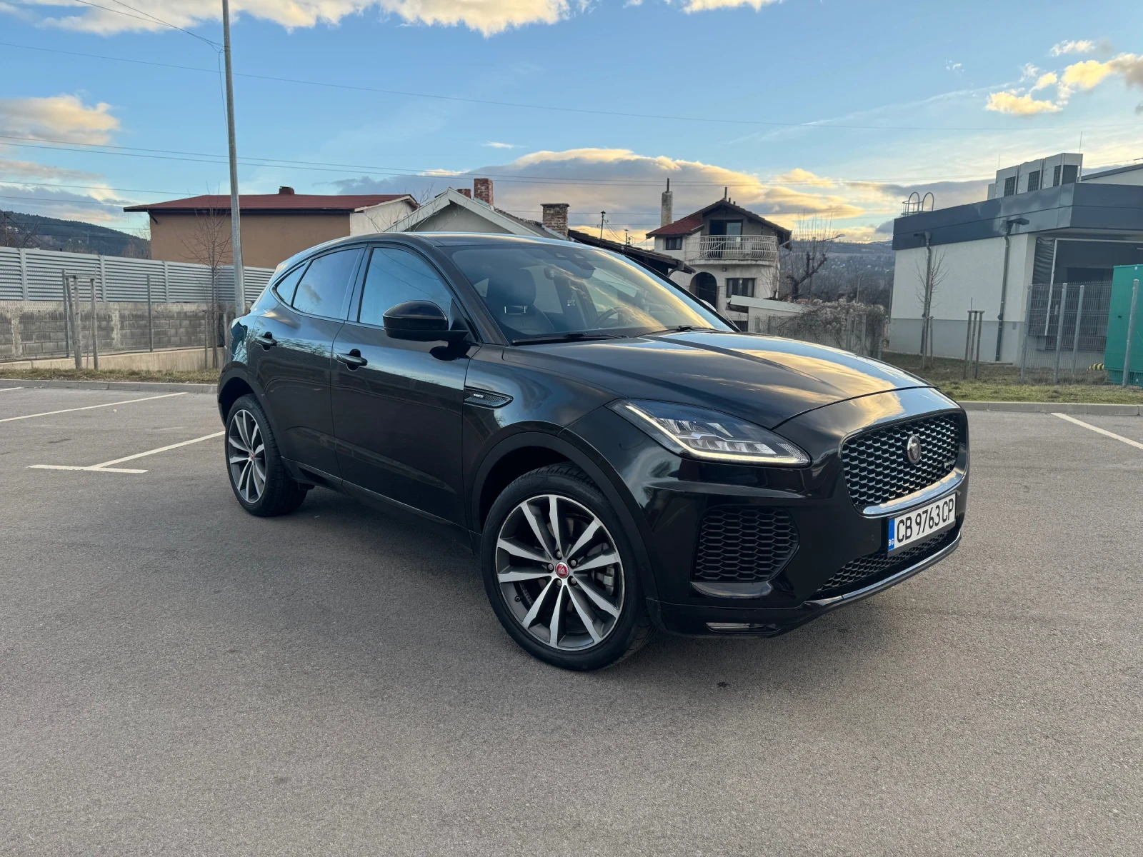 Jaguar E-pace E-pace R-Dynamic HSE 89000к.м - изображение 4