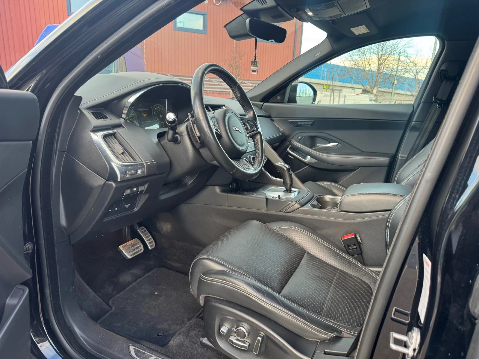 Jaguar E-pace E-pace R-Dynamic HSE 89000к.м - изображение 5