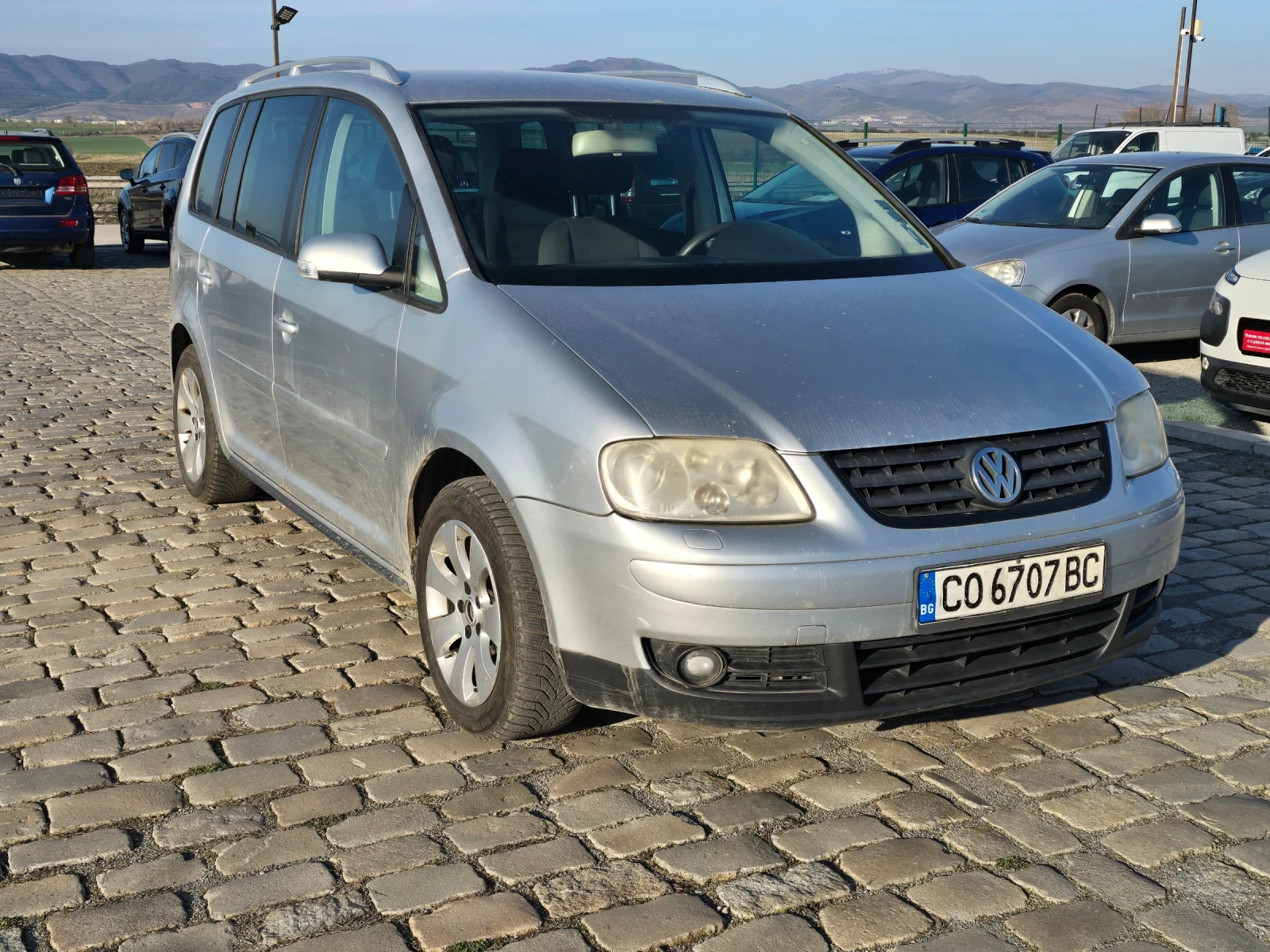 VW Touran 2.0TDI 140кс АВТОМАТИК ВСИЧКО ПЛАТЕНО, снимка 3 - Автомобили и джипове - 53834855