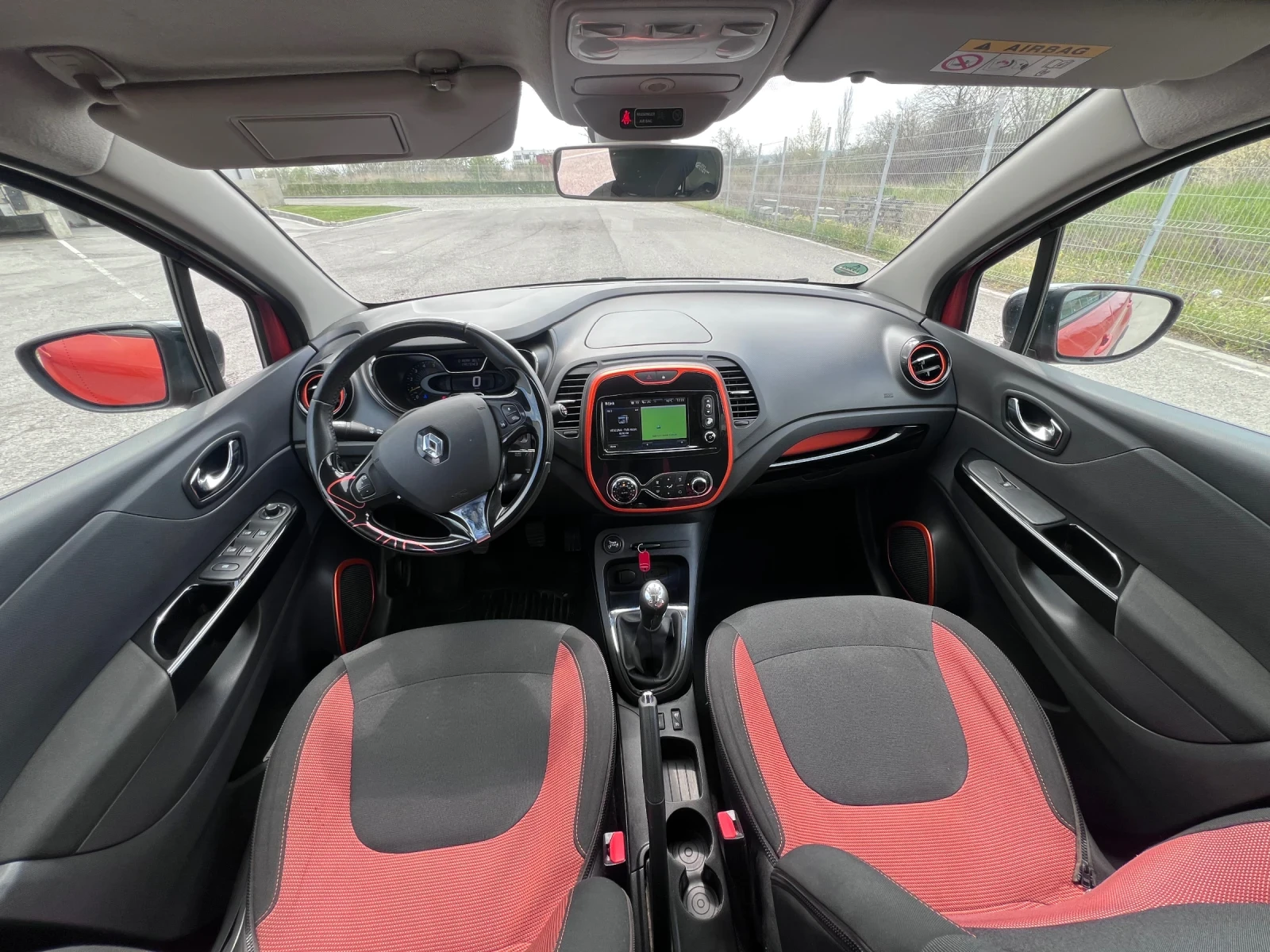 Renault Captur 1.5 DCI, снимка 9 - Автомобили и джипове - 54236074
