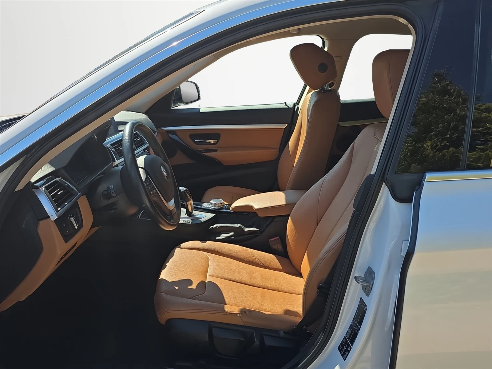 BMW 320 xDrive, снимка 6 - Автомобили и джипове - 54425010