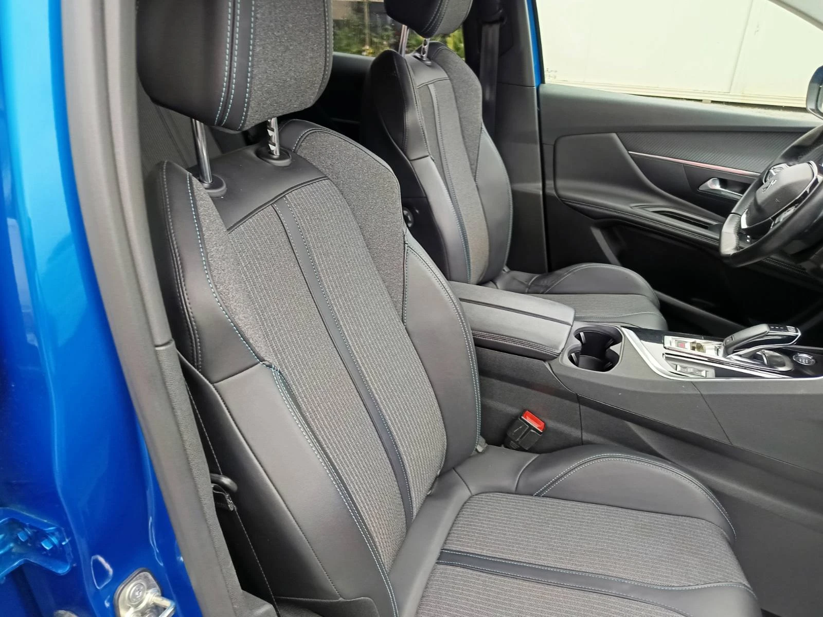 Peugeot 3008 AVTOMAT ALLURE  i-Cockpit 2022г., снимка 10 - Автомобили и джипове - 55211476