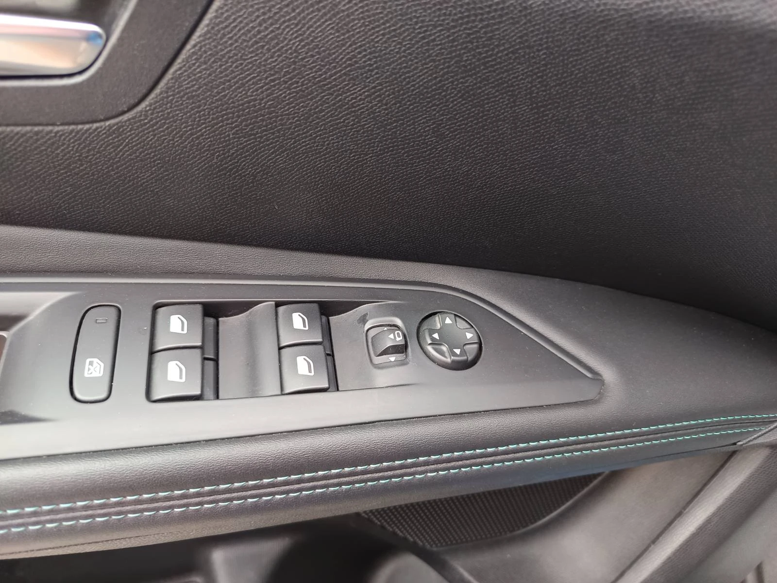 Peugeot 3008 AVTOMAT ALLURE  i-Cockpit 2022г., снимка 16 - Автомобили и джипове - 55211476