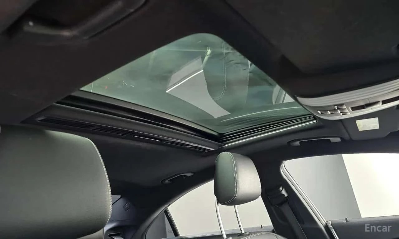 Mercedes-Benz CLS 250 d 4MATIC AMG Line * 360 * ДВА КЛЮЧА, снимка 16 - Автомобили и джипове - 55559304