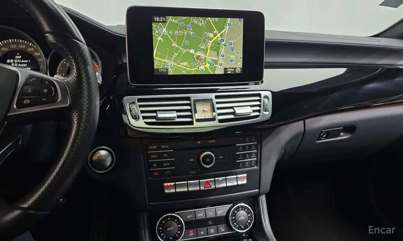 Mercedes-Benz CLS 250 d 4MATIC AMG Line * 360 * ДВА КЛЮЧА, снимка 12 - Автомобили и джипове - 55559304