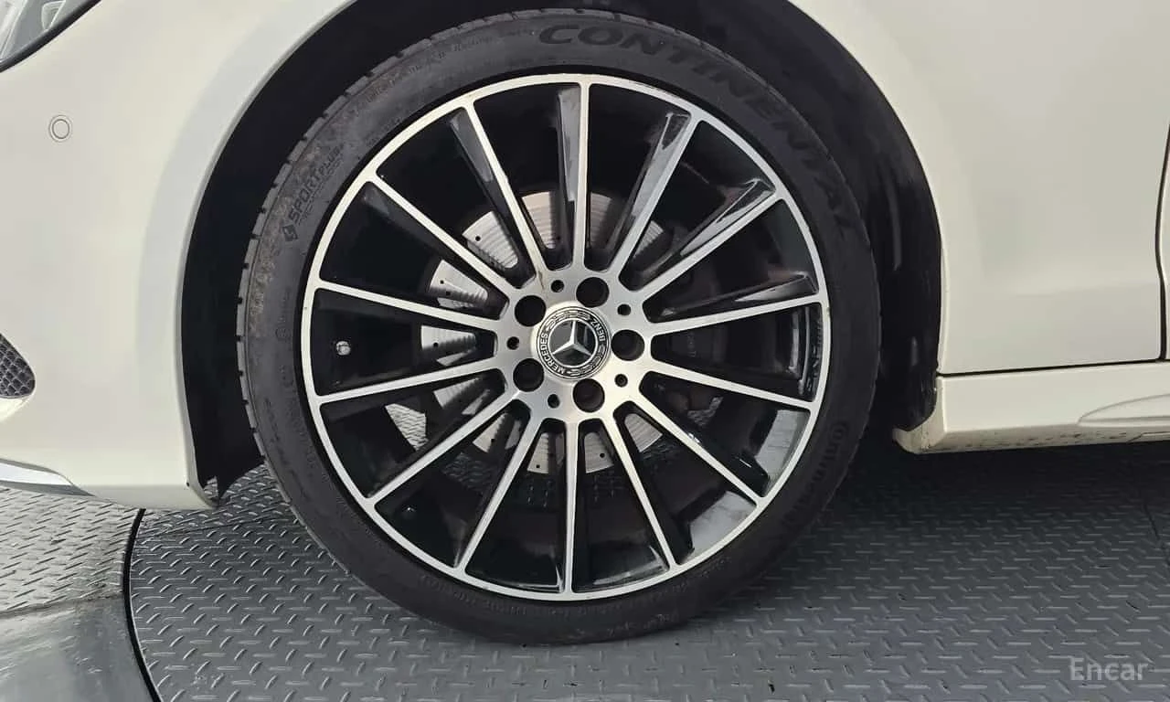 Mercedes-Benz CLS 250 d 4MATIC AMG Line * 360 * ДВА КЛЮЧА, снимка 5 - Автомобили и джипове - 55559304